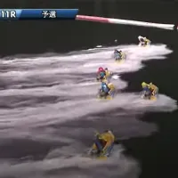 5号艇・峰竜太が大外回る形