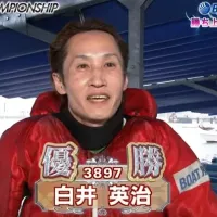 優勝インタビューに応える白井英治
