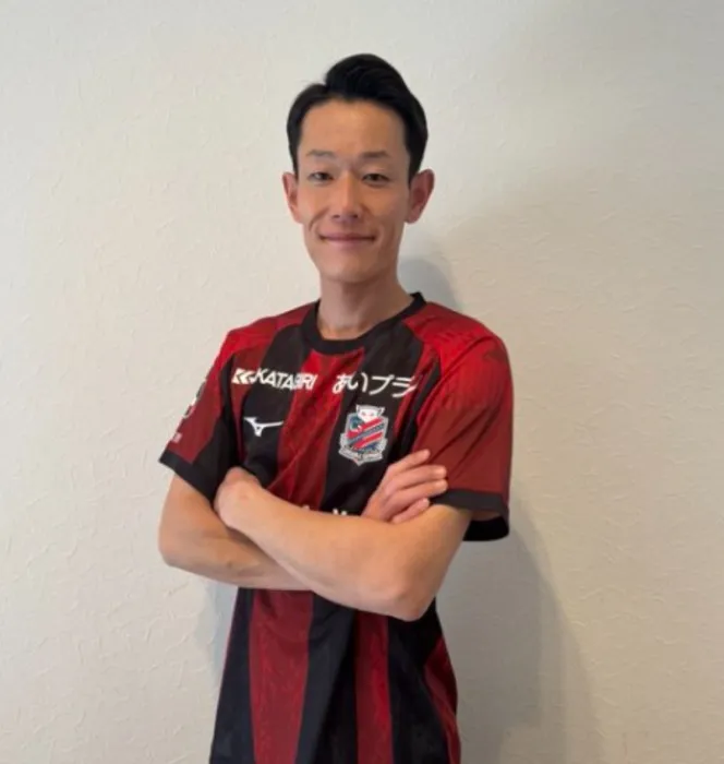 コンサドーレ札幌のユニフォームを着た茅原悠紀