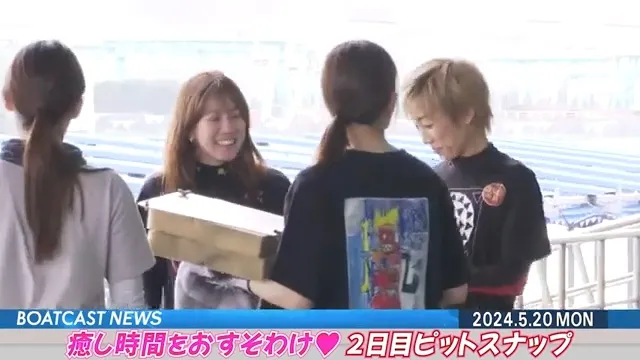 笑顔で会話する中谷朋子と實森美祐