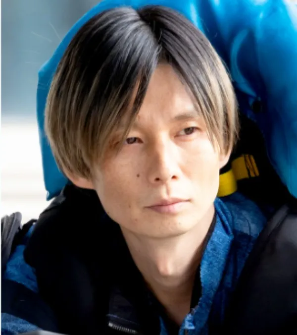 会場の様子を見つめている中田元泰