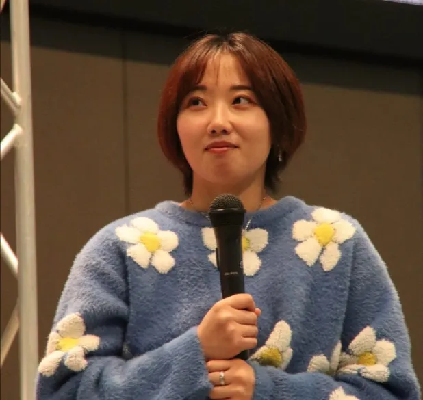 トークショーに出演して緊張している門田栞