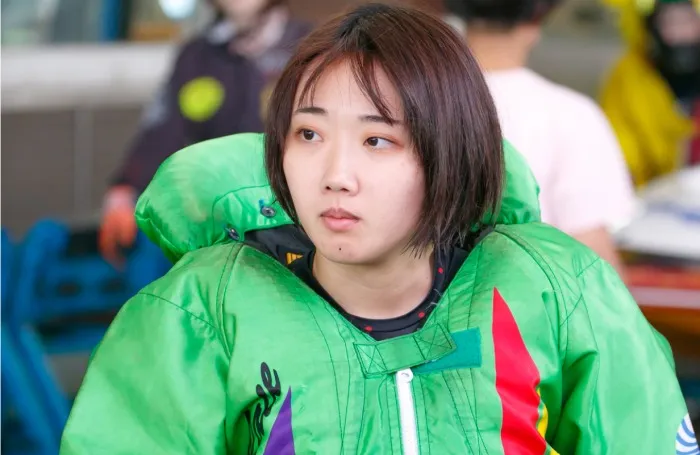 スタッフの説明を真剣に聞く門田栞