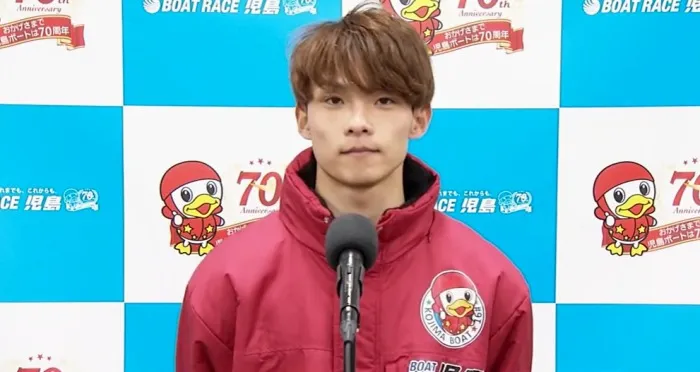 インタビューに真摯に応える中村日向