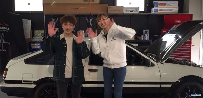 番組に出演している中村日向とMCの下田紗弥加