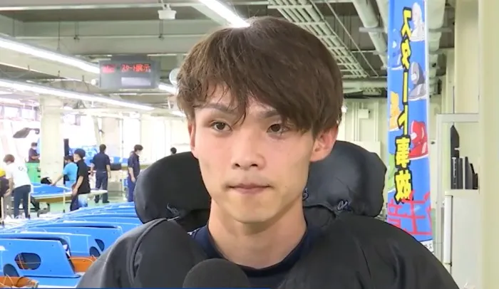 レース直後にコメントする中村日向