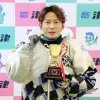 ガッツポーズをする松尾拓